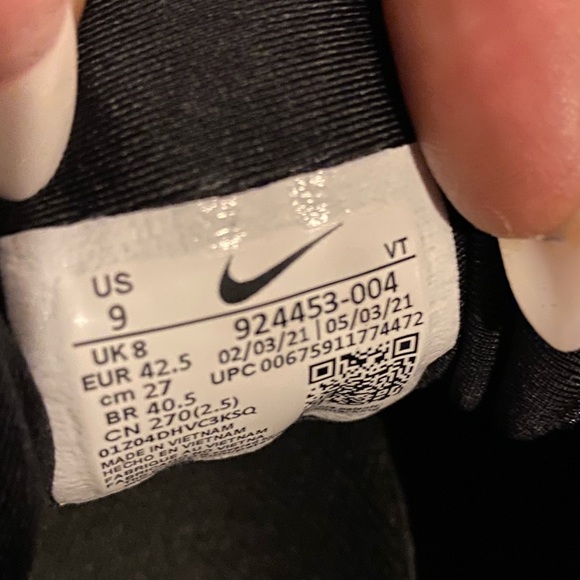 Size 9 Air Max , worn once w/ love. These are a great buy - Picture 4 of 8